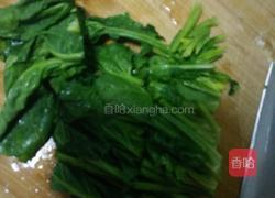 黄瓜菠菜炒灌肠的做法图解3