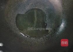 黄瓜菠菜炒灌肠的做法图解4