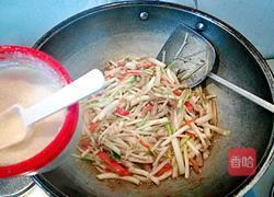 芹芽炒肉丝的做法图解8
