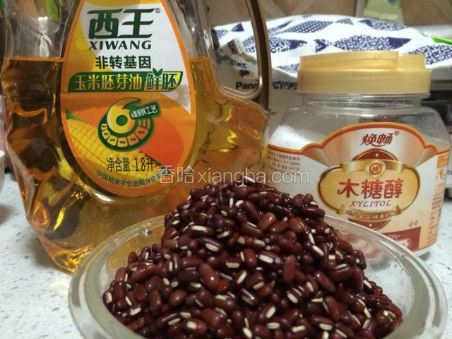 赤小豆，玉米油，木糖醇，玫瑰酱准备好