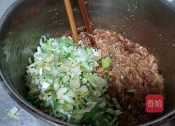 猪肉大葱烧麦的做法图解7