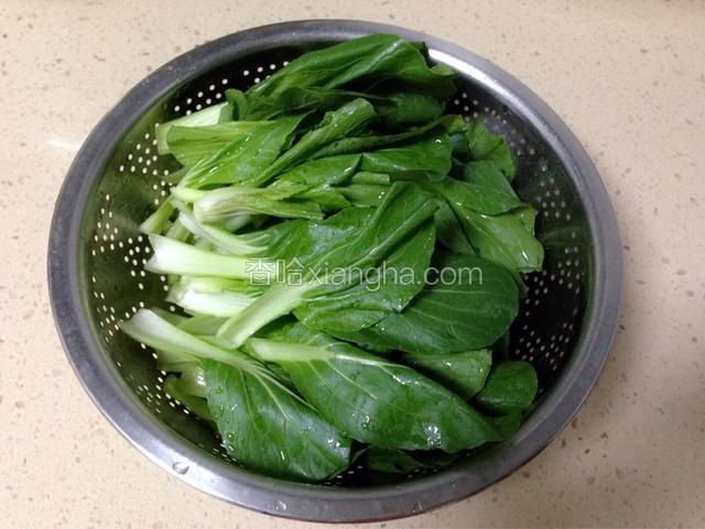 小青菜洗净控干水分