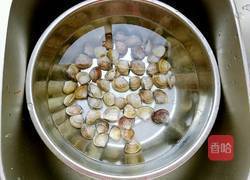 红油蛤蜊黄瓜的做法图解1