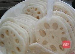 芝麻香藕片的做法图解4