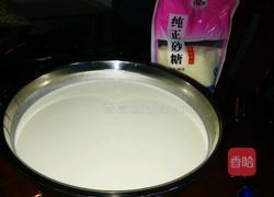 自制炼乳的做法图解1