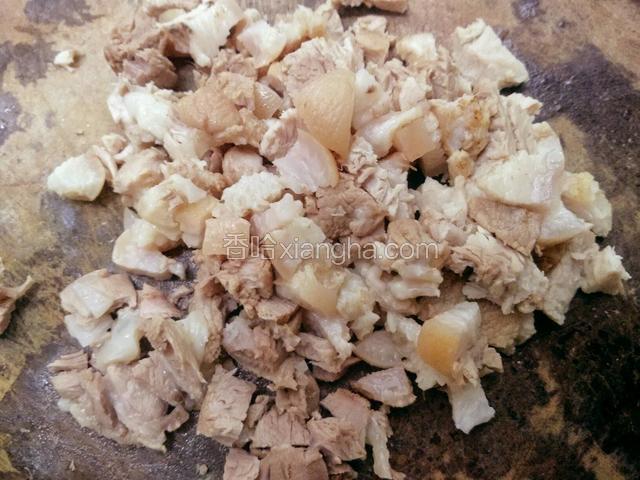 猪蹄皮肉(去除骨)切丁