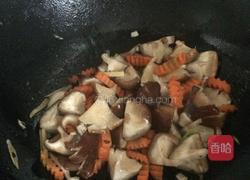 香菇炒胡萝卜的做法图解4
