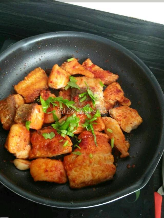 撒点芹菜末，或葱花出锅