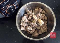炖牛腩的做法图解1