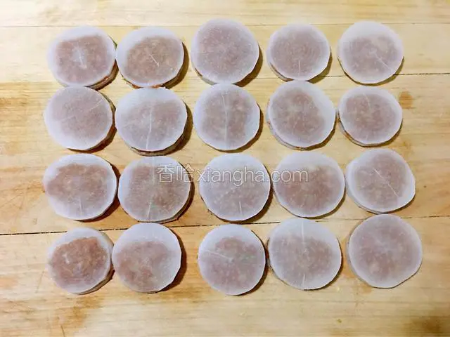 同样的方法做好所有萝卜盒