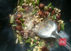 花生芹菜炒腊鸭的做法图解12