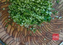 牛肉芹菜煎饺的做法图解3