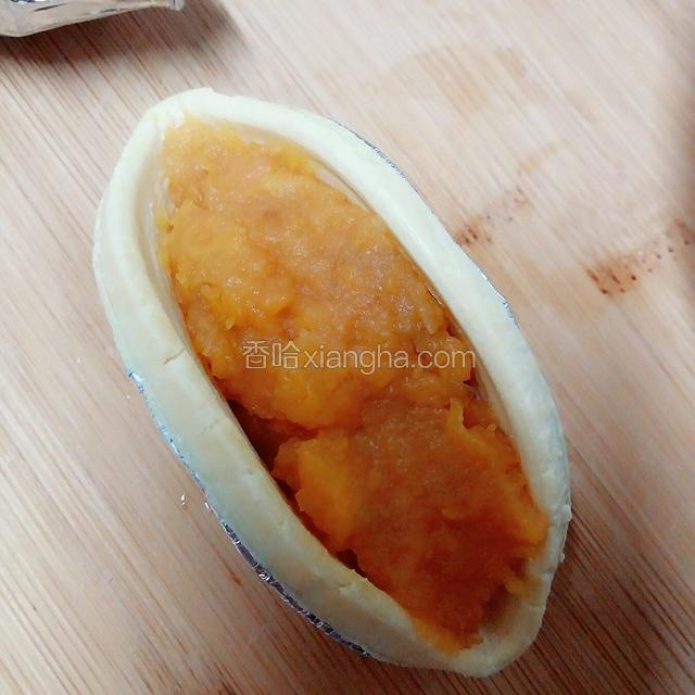 地瓜泥放入皮里