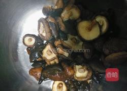 香菇炒木耳的做法图解2