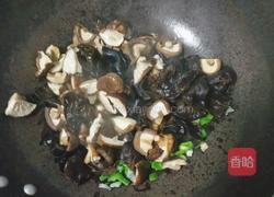 香菇炒木耳的做法图解11