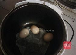电饭煲鸡蛋的做法图解1