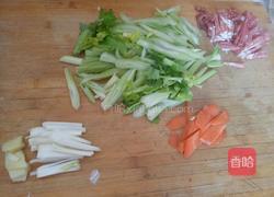 芹菜炒豆干的做法图解1