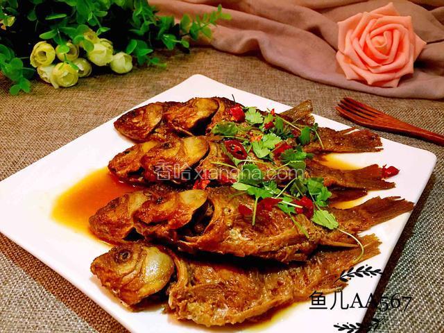 冷藏后撒香菜食用。
