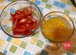 西红柿炒鸡蛋的做法图解2