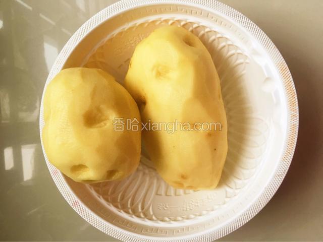 土豆去皮洗干净