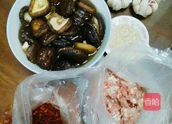 肉丝蘑菇辣椒酱的做法图解1