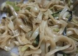 芹菜葱花瘦肉炒河粉