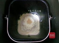 火腿肠肉松面包的做法图解2