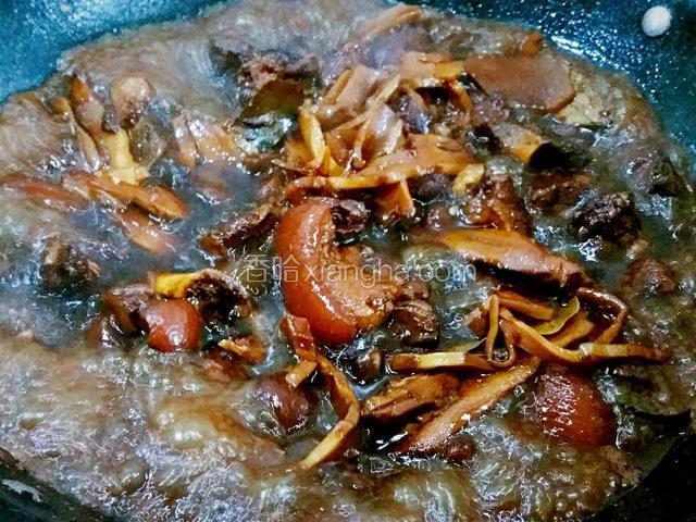 炖至适合自己的口味儿时，转大火收汁；