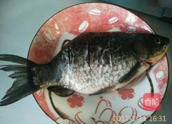 鲫鱼炖豆腐的做法图解1