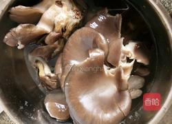 土豆炒平菇的做法图解2