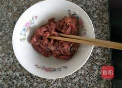 青豆木耳炒肉丝的做法图解1