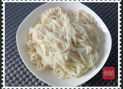 香菇肉丁打卤面的做法图解2