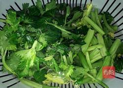 泡椒鱿鱼丝的做法图解3