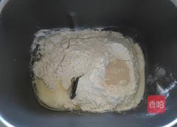 酥香面包的做法图解2