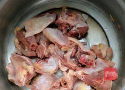 香菇墨鱼炖鸡的做法图解1