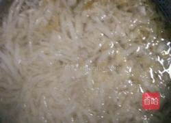 猪肉酸菜炖冻豆腐粉条的做法图解3