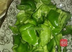 青椒干豆腐的做法图解1