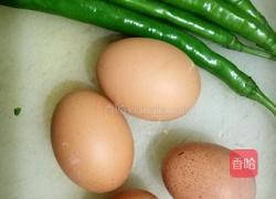 线椒炒鸡蛋的做法图解1