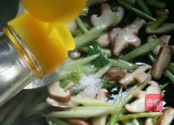 香菇炒芹菜的做法图解7