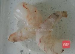 扁豆虾仁炒面的做法图解2