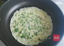 Illustration of how to make chives and sweet potato leaf egg pancakes 7