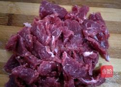 胡萝卜炒牛肉的做法图解1