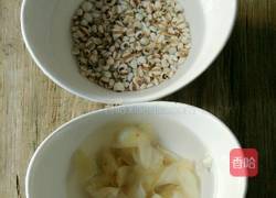 薏米百合粥的做法图解2