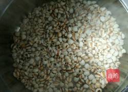 薏米百合粥的做法图解3