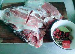 卤牛肉的做法图解1