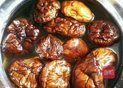 香菇五花肉焖饭的做法图解1