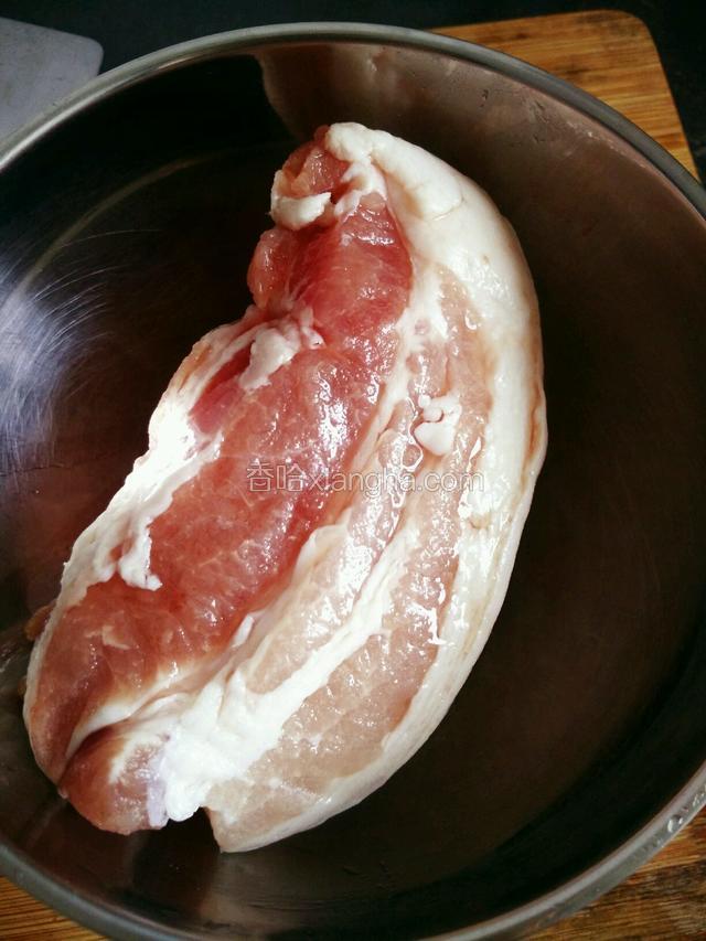 五花肉洗净
