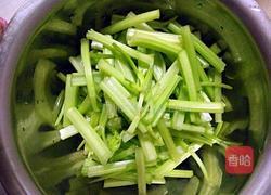 爽口芹菜花生拌的做法图解3