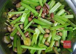 爽口芹菜花生拌的做法图解9