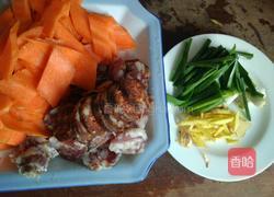 香肠炒胡萝卜的做法图解2